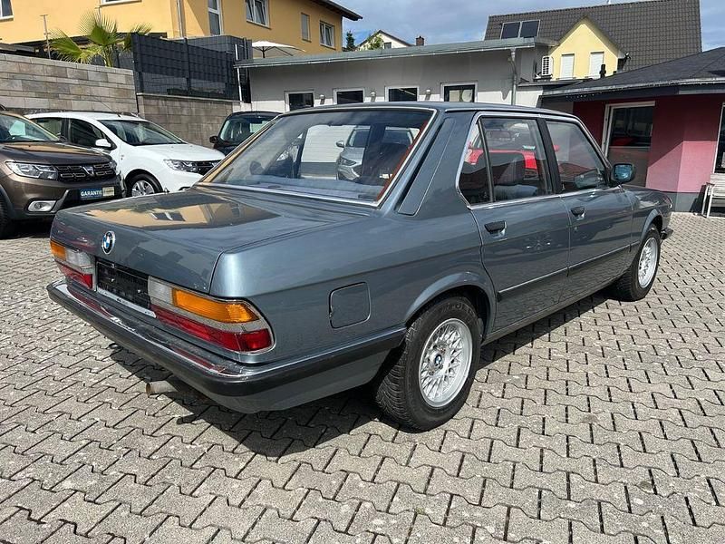 Gebraucht BMW 525 129 PS (94 kW) 1987 Blau Limousine