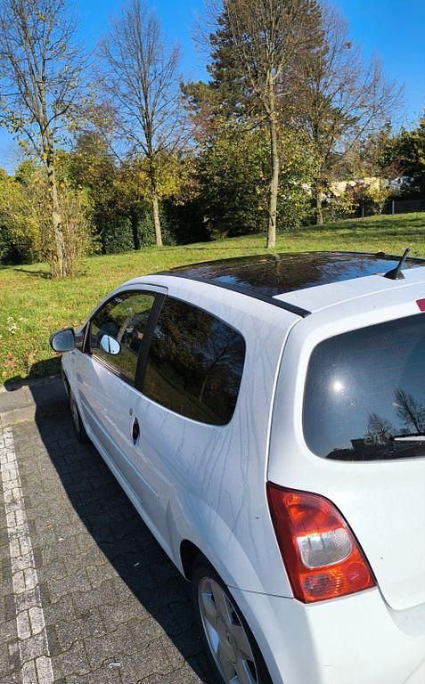 Second-hand Renault Twingo 75 CP (55 kW) 2011 Alb Hatchback