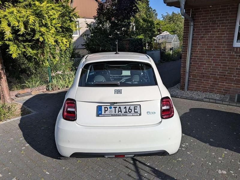 Weiß Gebraucht 2021 Fiat 500e Icon Limousine | 20.000 € (Fairer Preis) - Bild 1/4