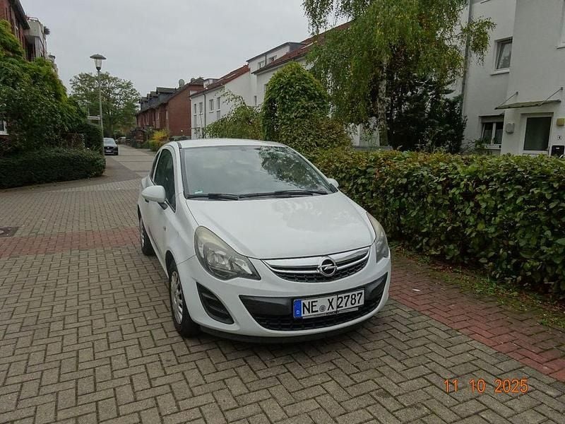 Weiß Gebraucht 2013 Opel Corsa Edition Kleinwagen | 3.950 € (Guter Preis) - Bild 1/4
