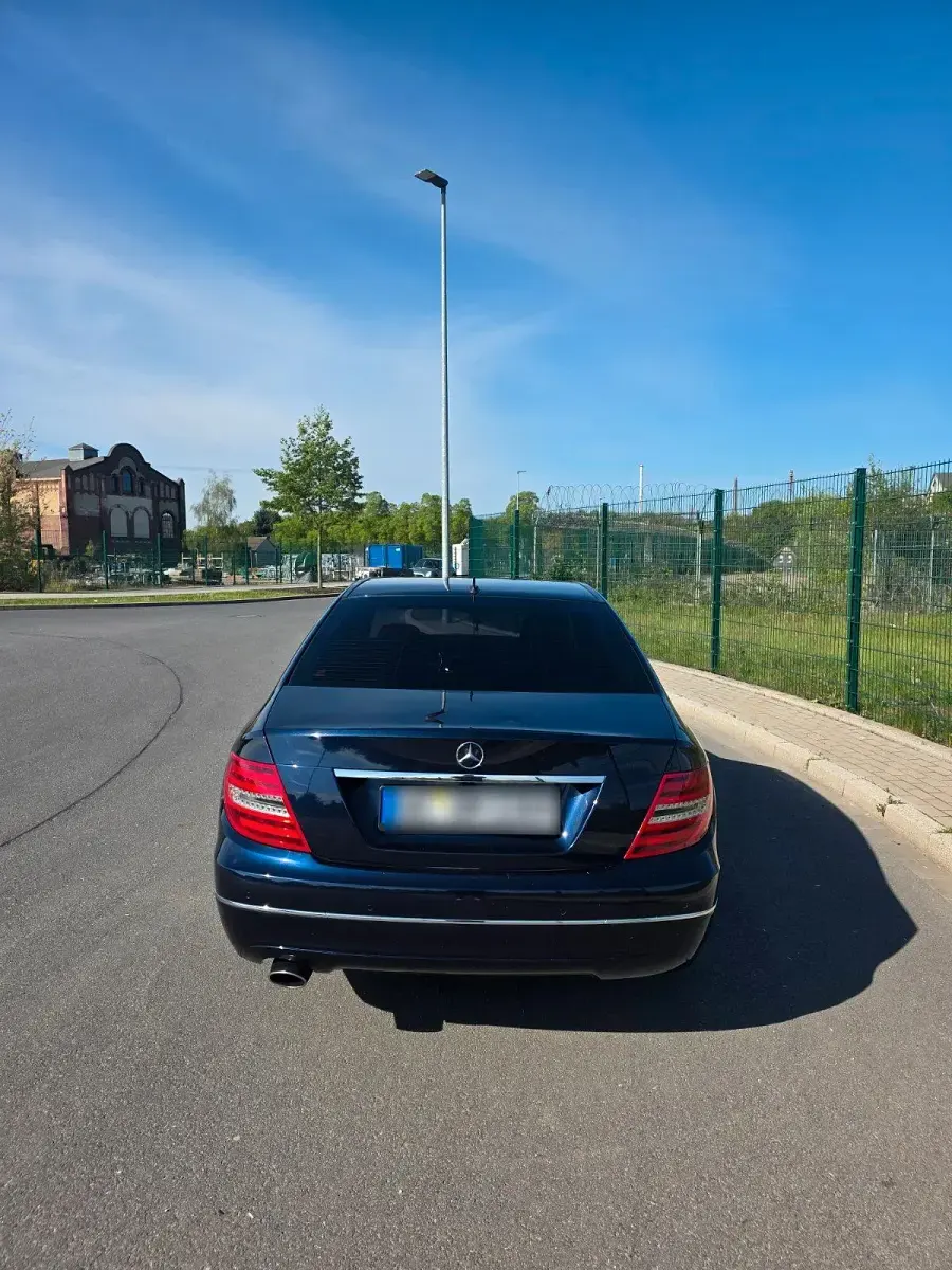 Second-hand Mercedes C220 Avantgarde 170 CP (125 kW) 2012 Albastru Berlinǎ