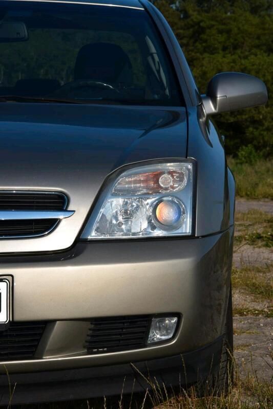 Grau Gebraucht 2002 Opel Vectra Limousine | 2.999 € (Etwas zu teuer) - Bild 1/4