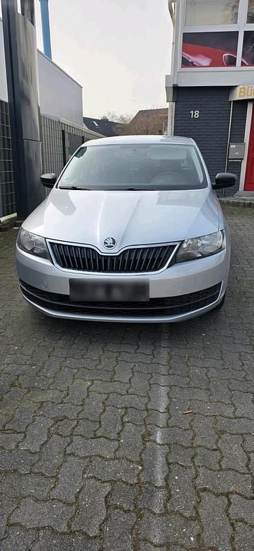 Gebraucht Skoda Rapid 90 PS (66 kW) 2012 Silber Kleinwagen