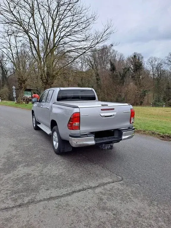 Gebraucht Toyota HiLux 150 PS (110 kW) 2020 Silber Pickup