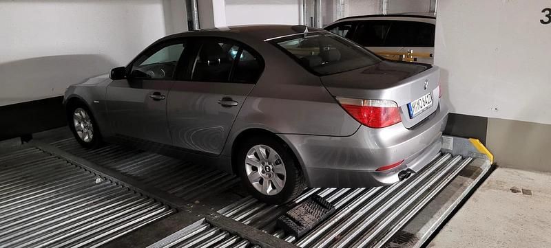 Gebraucht BMW 523 190 PS (139 kW) 2006 Grau Limousine