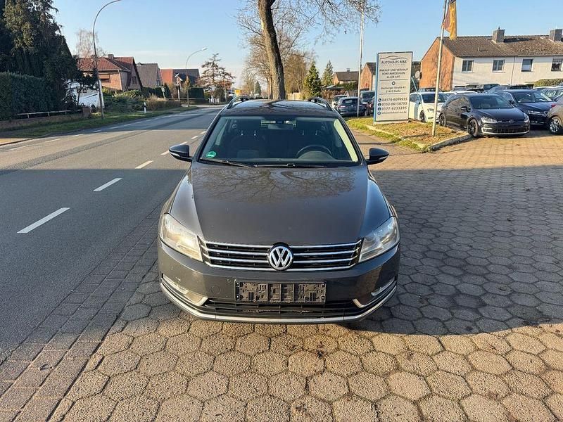 Gebraucht VW Passat 140 PS (102 kW) 2013 Grau Limousine