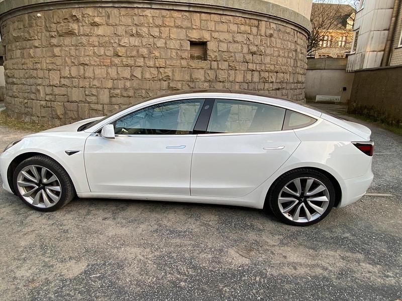 Gebraucht Tesla Model 3 235 kW (320 PS) 2019 Weiß Limousine