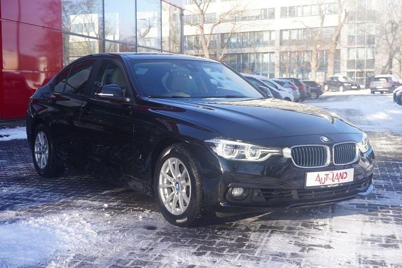 Gebraucht BMW 330e Advantage 184 PS (135 kW) 2016 Schwarz Limousine