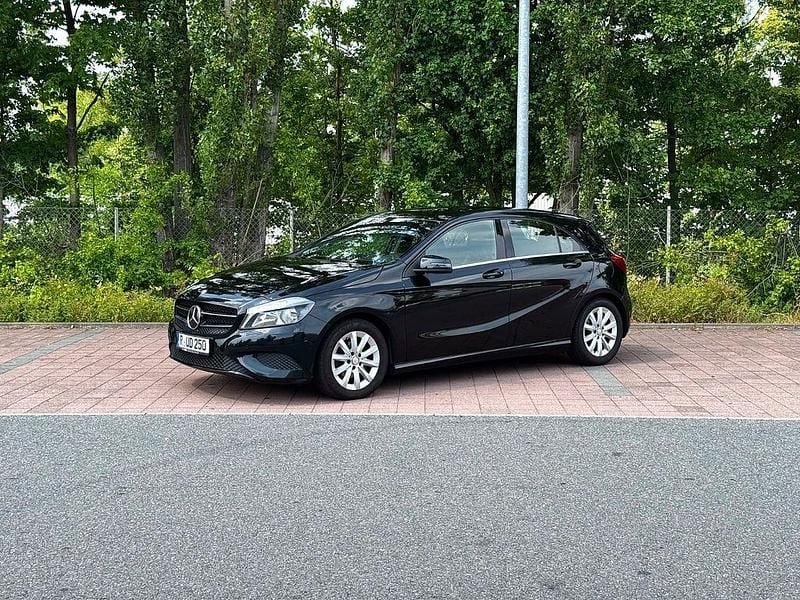 Schwarz Gebraucht 2014 Mercedes A180 Limousine | 9.500 € (Fairer Preis) - Bild 1/4