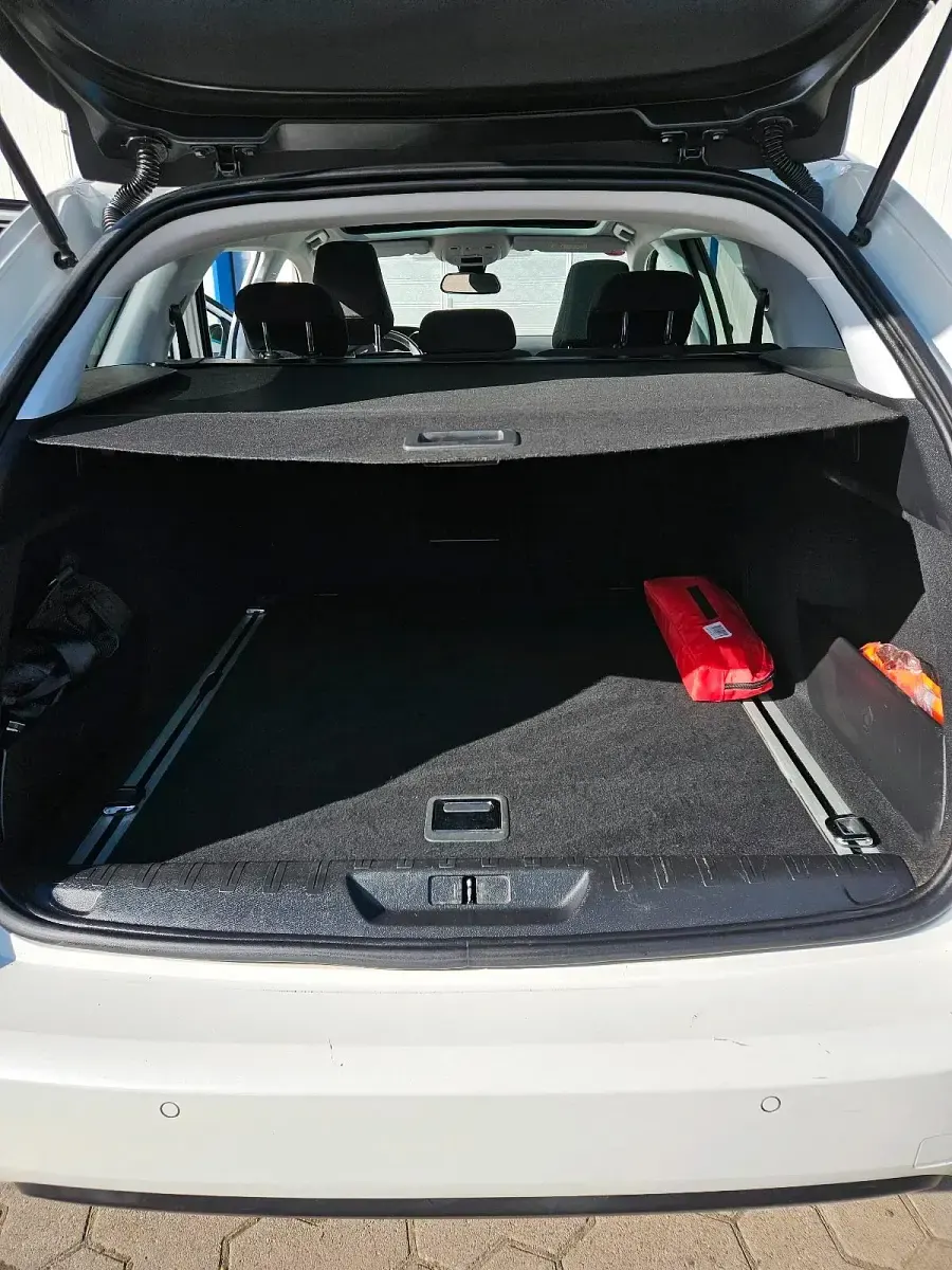 Gebraucht Peugeot 308 120 PS (88 kW) 2018 Weiß Kombi