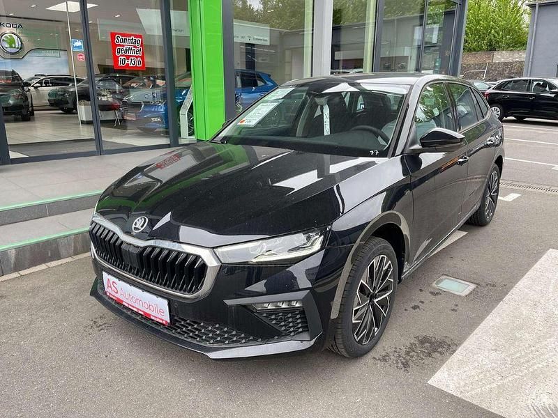 Black (metallic) Neu 2025 Skoda Scala Drive Kleinwagen | 24.980 € (Etwas zu teuer) - Bild 1/4