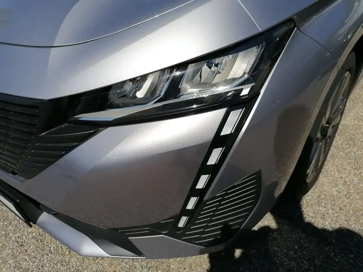 Gebraucht Peugeot 308 Active 131 PS (96 kW) 2022 Metfa artense silber Kombi