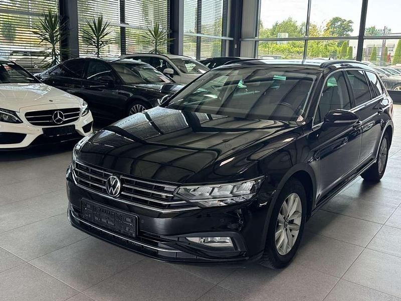 Deep black pearlescent Gebraucht 2023 VW Passat Kombi | 20.999 € (Fairer Preis) - Bild 1/2