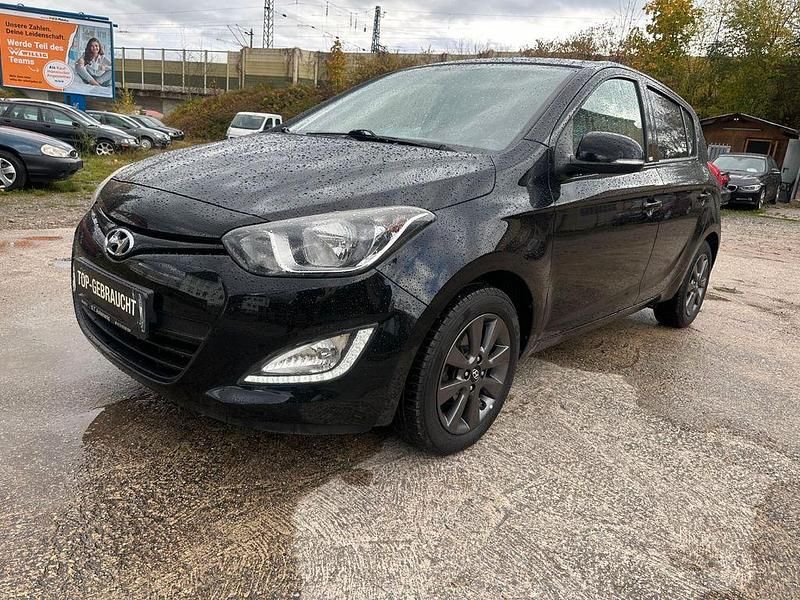 Gebraucht Hyundai i20 Classic 86 PS (63 kW) 2015 Schwarz Limousine