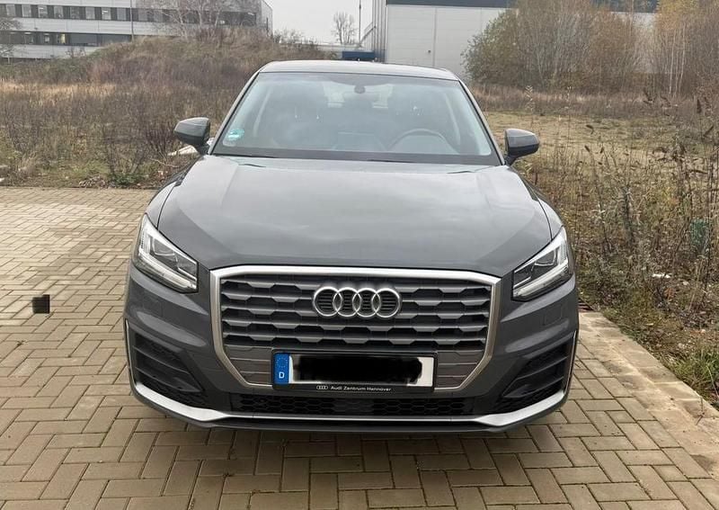 Gebraucht Audi Q2 S-Line 116 PS (85 kW) 2018 Grau SUV