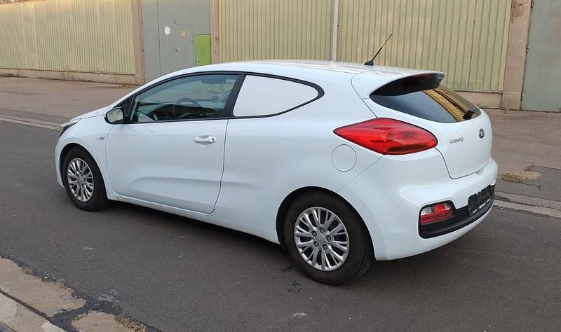 Gebraucht Kia Ceed 90 PS (66 kW) 2015 Weiß Kleinwagen