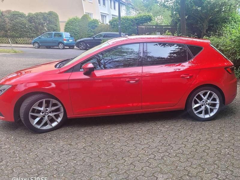 Rot Gebraucht 2020 Seat Leon ST Kombi | 15.555 € (Superpreis) - Bild 1/4