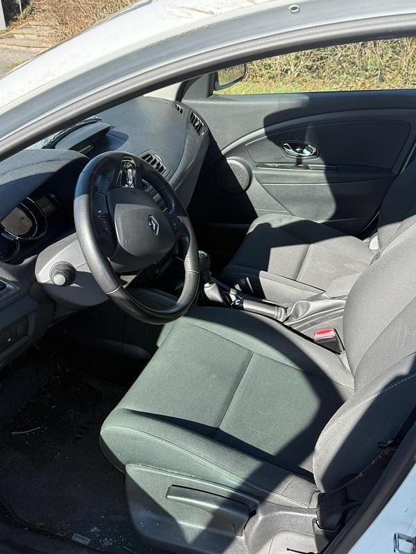 Gebraucht Renault Mégane GrandTour 101 PS (74 kW) 2013 Weiß Kombi