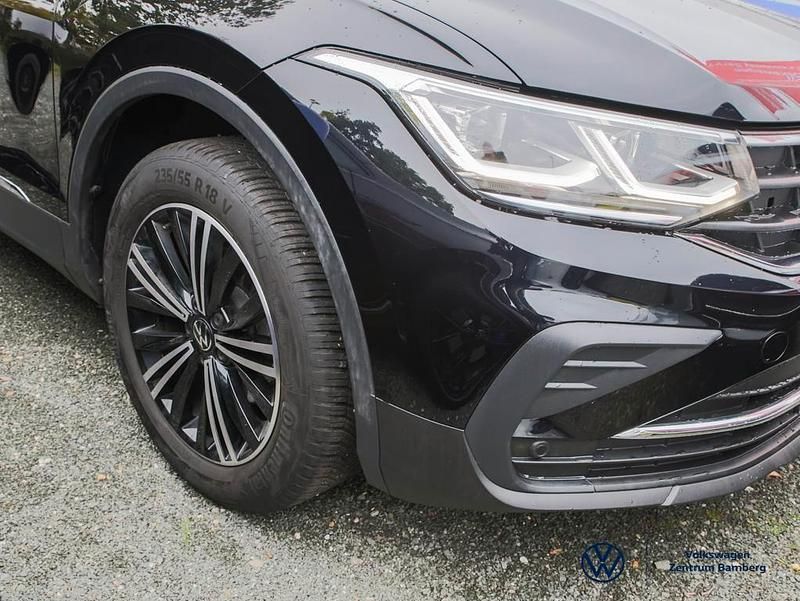 Gebraucht VW Tiguan Move 150 PS (110 kW) 2023 Schwarz SUV