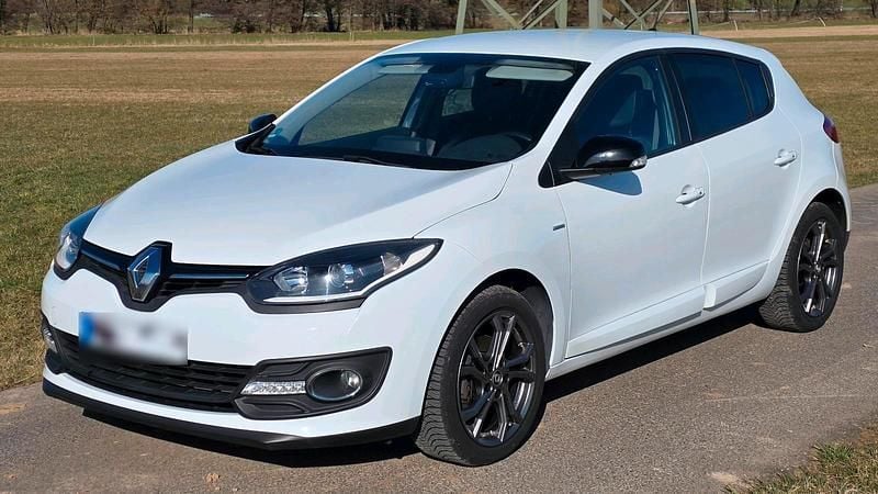 Gebraucht Renault Mégane LIMITED 110 PS (80 kW) 2015 Weiß Limousine
