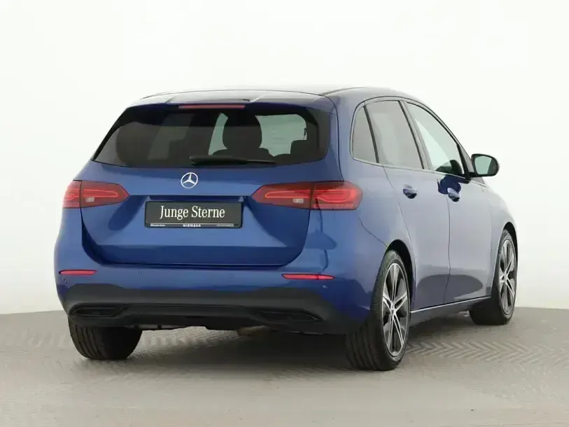 Gebraucht Mercedes B220 Progressive 190 PS (139 kW) 2024 Metalliclack spektralblau Kleinwagen