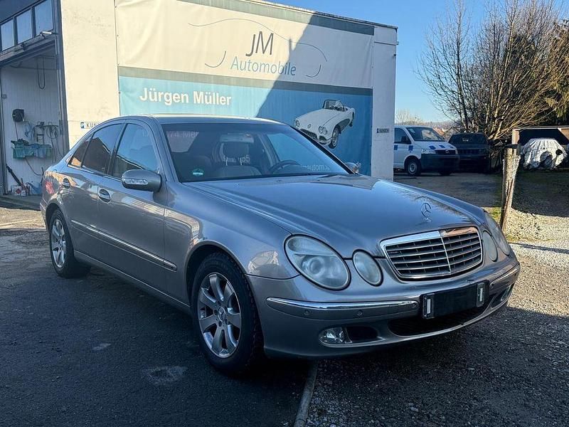 Silber Gebraucht 2004 Mercedes E200 Limousine | 2.990 € (Superpreis) - Bild 1/4