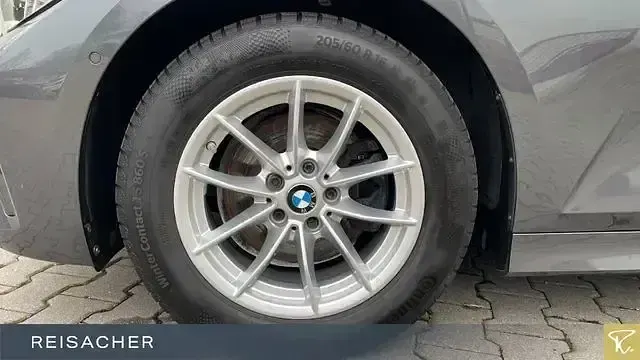 Używany BMW 320 Advantage 190 KM (139 kW) 2022 Szary Sedan/Limuzyna
