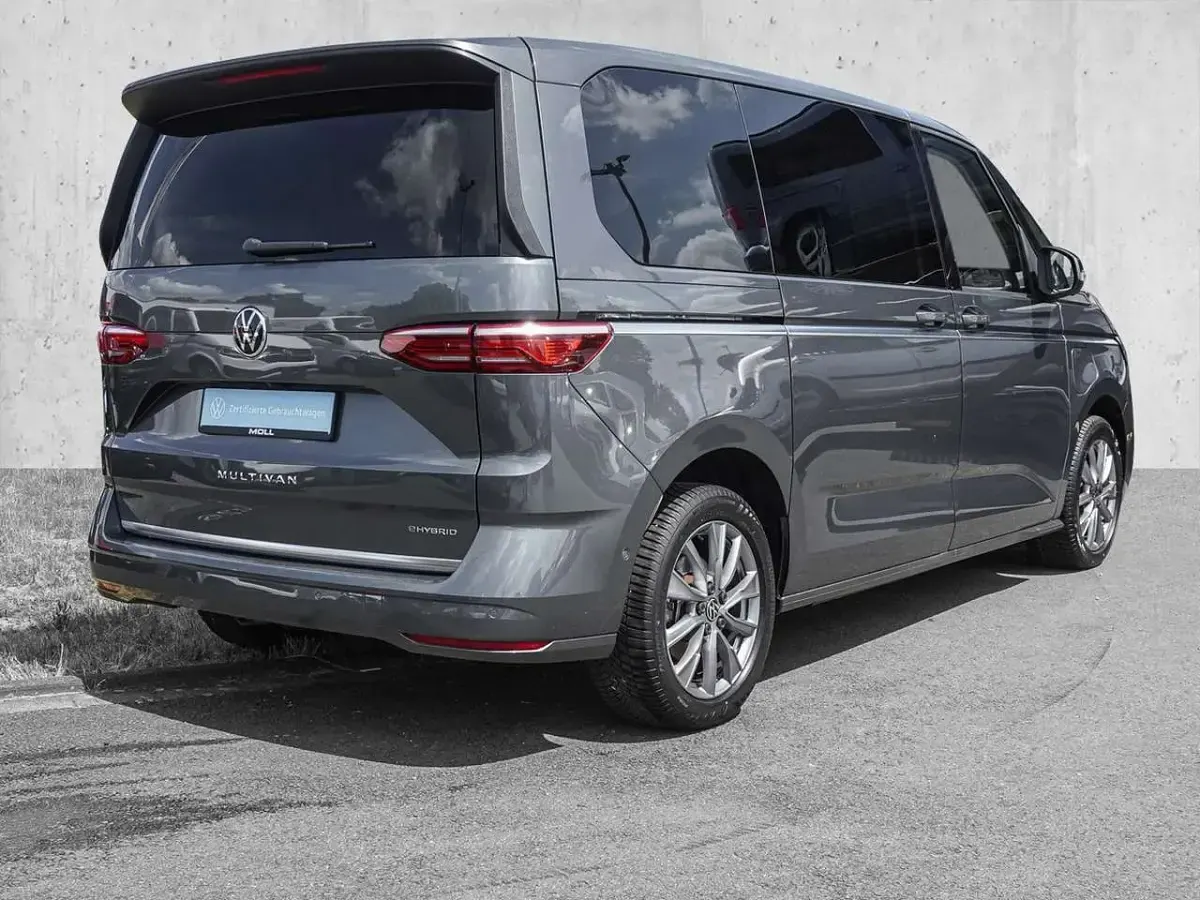 Gebraucht VW Multivan Style 150 PS (110 kW) 2022 Indiumgrau metallic Van / Kleinbus