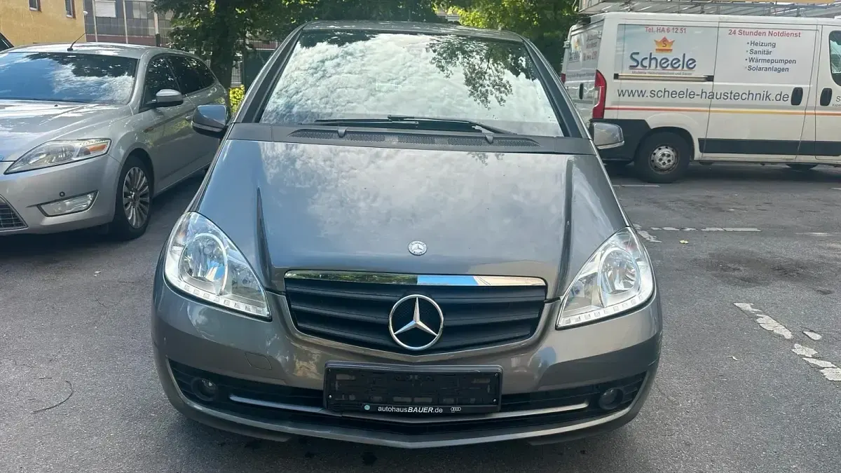 Gebraucht Mercedes A180 116 PS (85 kW) 2012 Gold Kleinwagen