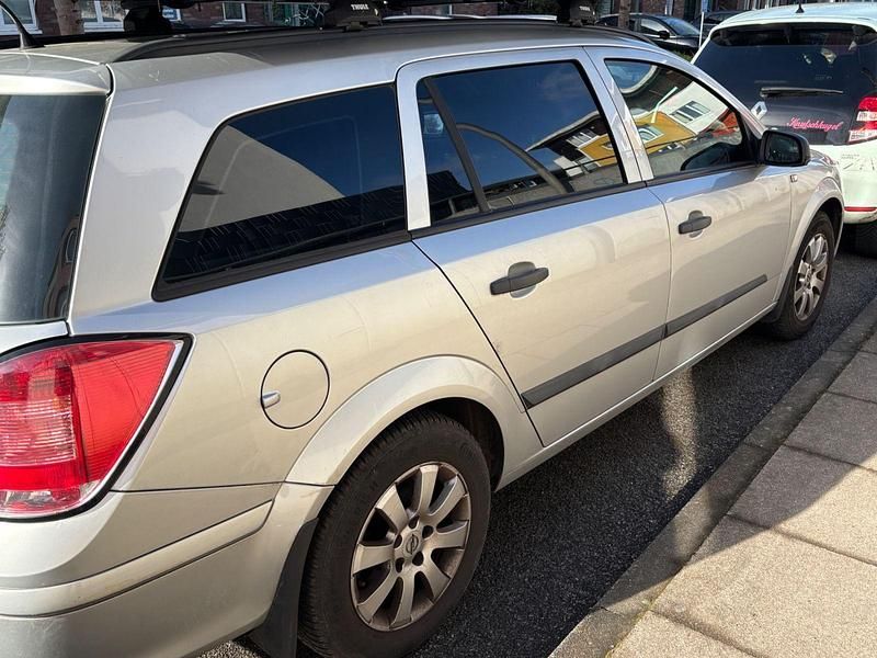Gebraucht Opel Astra Selection 116 PS (85 kW) 2009 Silber Kombi