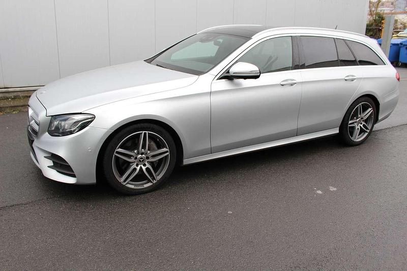 Gebraucht Mercedes E220 AMG line 194 PS (142 kW) 2019 Iridiumsilber metallic Kombi