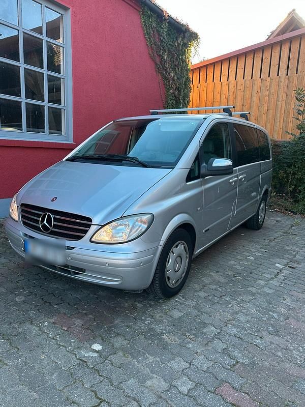 Silber Gebraucht 2009 Mercedes Viano Van / Kleinbus | 13.200 € (Guter Preis) - Bild 1/4