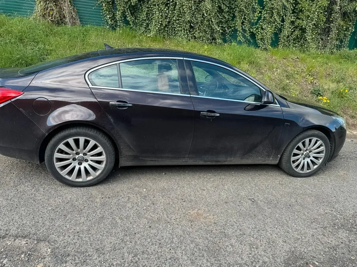 Gebraucht Opel Insignia 220 PS (161 kW) 2011 Violet Limousine