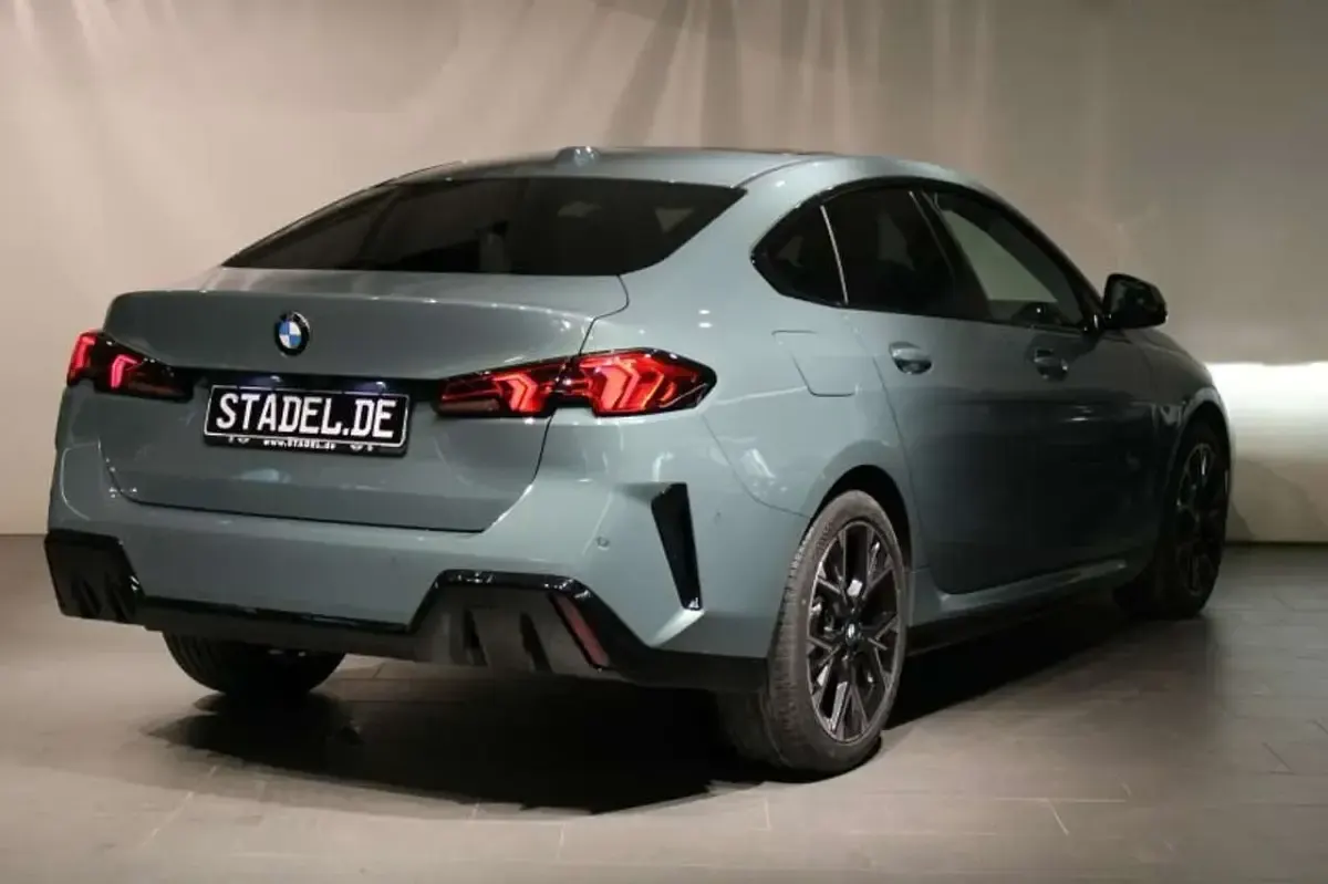 Neu BMW 220 M Sport 170 PS (125 kW) 2025 Cape york grün metallic Coupé
