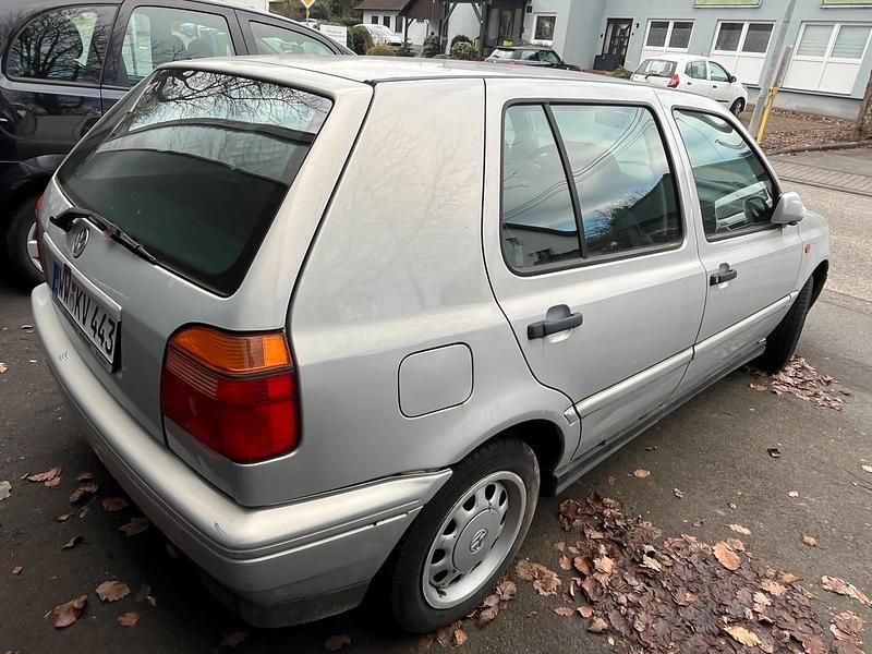 Gebraucht VW Golf III 101 PS (74 kW) 1997 Silber Limousine