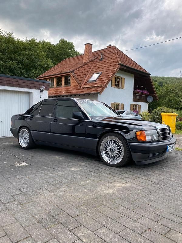 Schwarz Gebraucht 1990 Mercedes 190 Limousine | 5.500 € - Bild 1/4