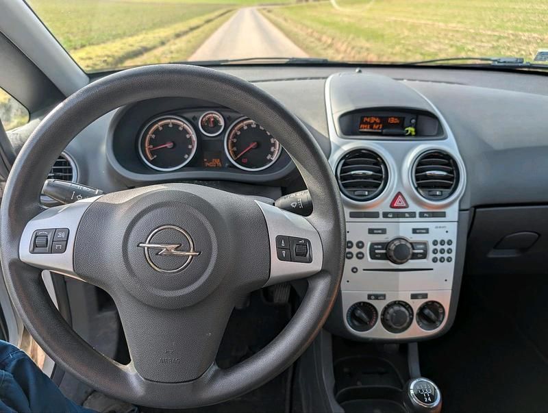 Gebraucht Opel Corsa 80 PS (58 kW) 2009 Weiß Kleinwagen