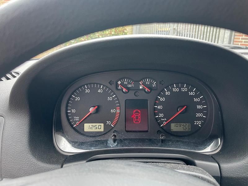 Gebraucht VW Golf IV 75 PS (55 kW) 2002 Blau Kleinwagen