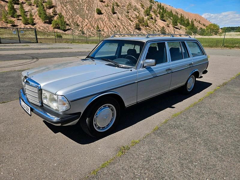 Silber Gebraucht 1985 Mercedes 300 Kombi | 16.000 € - Bild 1/4