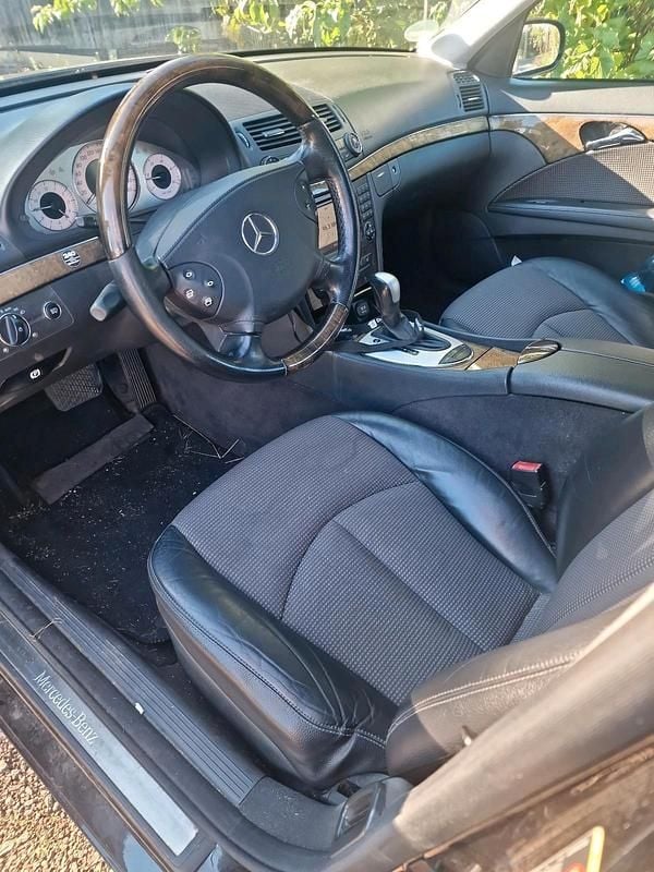 Gebraucht Mercedes E320 204 PS (150 kW) 2005 Schwarz Kombi