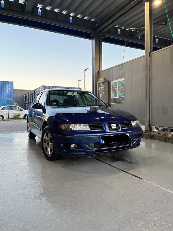 Blau Gebraucht 2004 Seat Leon Kleinwagen | 700 € (Superpreis) - Bild 1/4