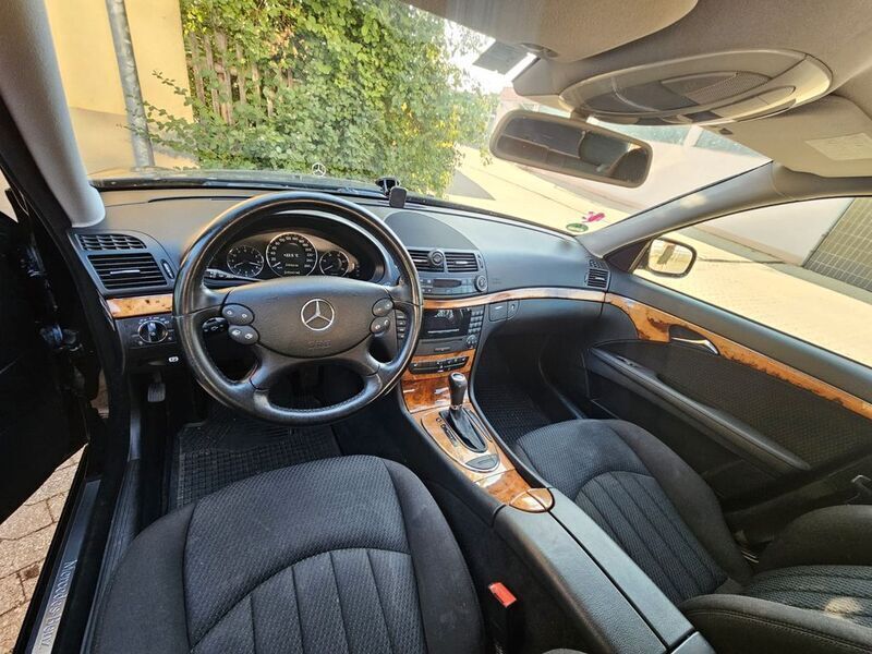 Schwarz Gebraucht 2006 Mercedes 220 Limousine | 7.000 € - Bild 1/4