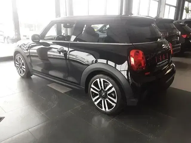 Gebraucht Mini Cooper Classic 136 PS (100 kW) 2023 Schwarz Kleinwagen