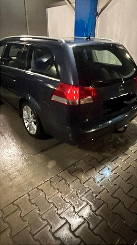 Blau Gebraucht 2007 Opel Vectra Kombi | 1.500 € (Fairer Preis) - Bild 1/4