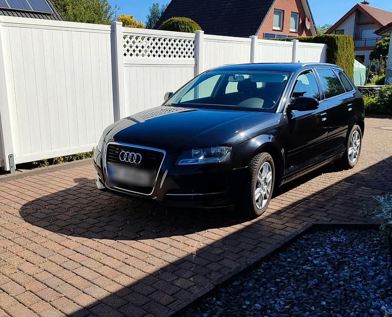 Schwarz Gebraucht 2011 Audi A3 Sportback Attraction Limousine | 7.900 € (Fairer Preis) - Bild 1/4