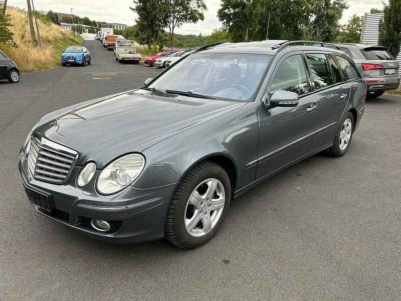 Grau Gebraucht 2007 Mercedes E230 Kombi | 5.990 € (Fairer Preis) - Bild 1/4