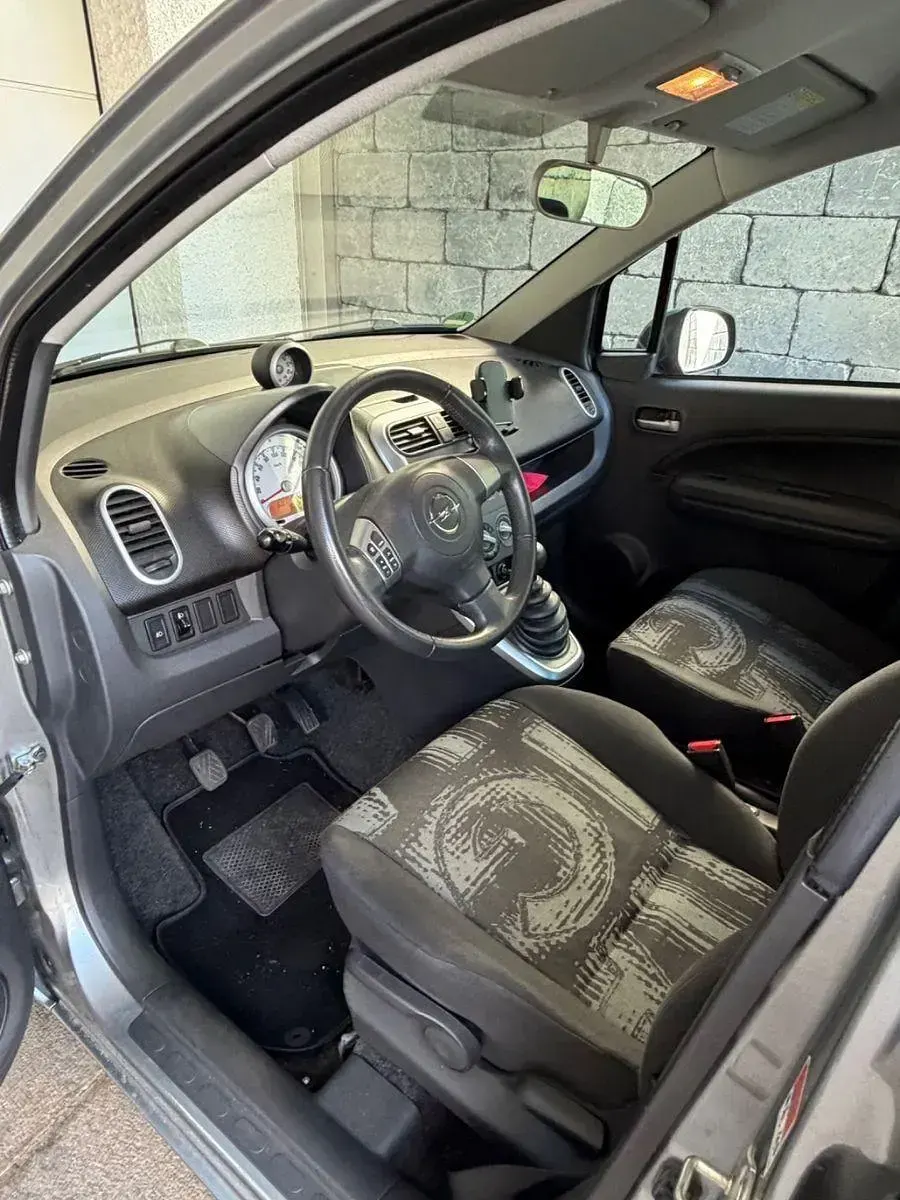 Gebraucht Opel Agila Edition 94 PS (69 kW) 2014 Grau Kleinwagen