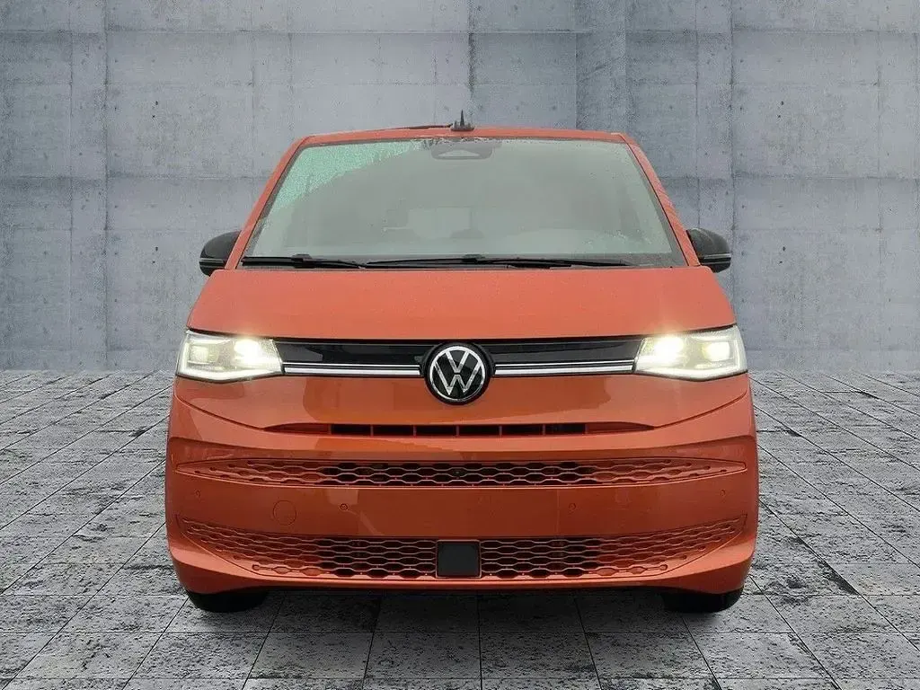 Gebraucht VW Multivan Life 150 PS (110 kW) 2026 Orange Van / Kleinbus