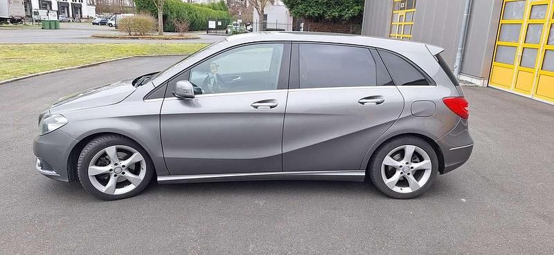 Gebraucht Mercedes B180 122 PS (89 kW) 2014 Grau Van / Kleinbus