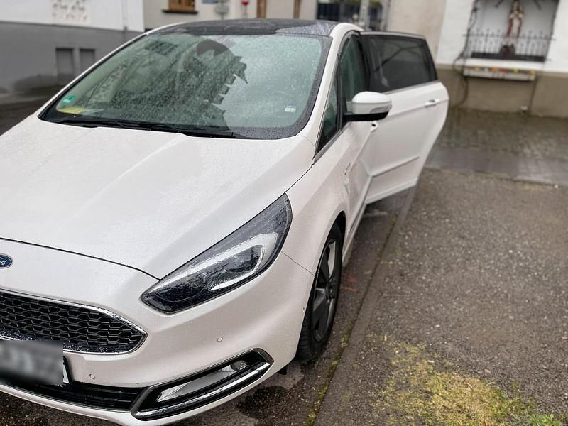 Gebraucht Ford S-MAX Vignale 210 PS (154 kW) 2017 Weiß Van / Kleinbus